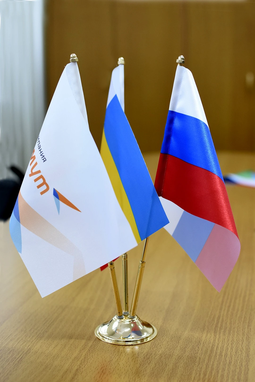 Флагшток настольный (золото, сталь) 3 штока#4