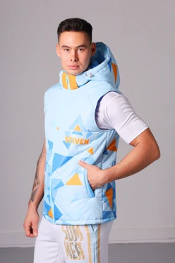 Жилет Стивен на синтепоне с капюшоном унисекс, с полной запечаткой#1