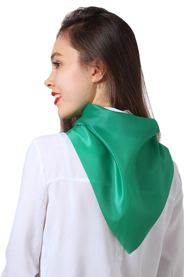 Косынка Лолла из шелка расцвечивания 65х65х95 см, однотонная зелёная#1