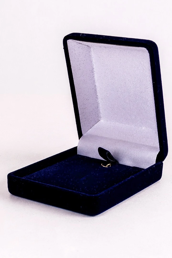 Купить футляр флокированный 60х75х30 мм