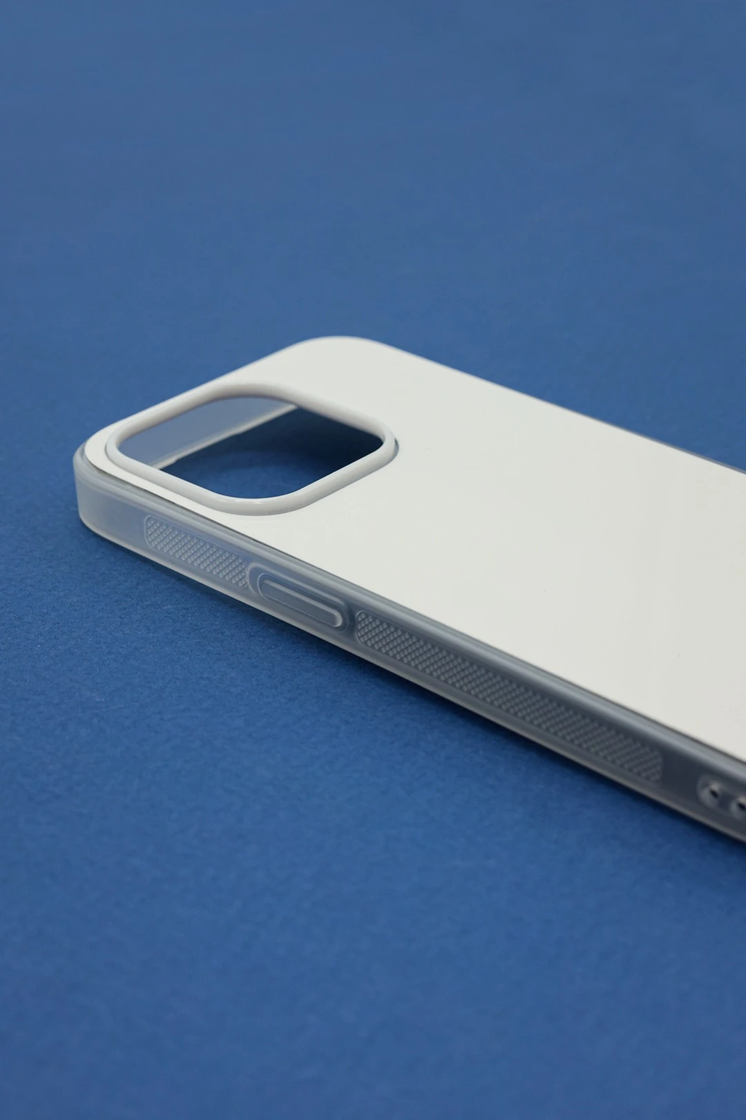 Купить чехол для iPhone 15 Pro без печати