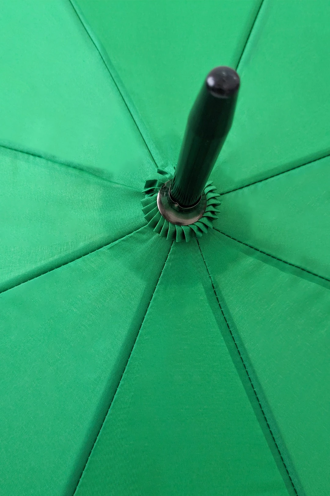 Зонт-трость Марк с пластиковой ручкой однослойный, однотонный зеленый#2